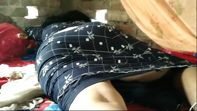 Indian girl showing big ass and panties amateur indian hd videos