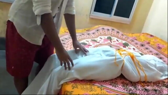 Soti hui saali koo dekher hilaya jija ne lund cumshot mature bdsm